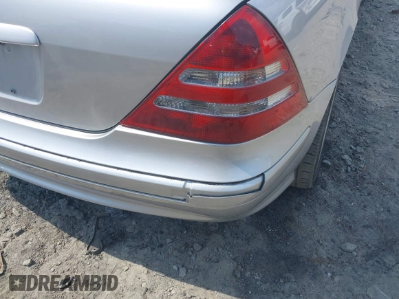 2003 Mercedes-Benz SLK 320 z VIN WDBKK65FX3F289228, wystawiony jako IAAI lot #42584634 z przebiegiem 173 232 mil mil oraz . Historia ofert i sprzedaży dostępna na DreamBid. Obrazek 6.