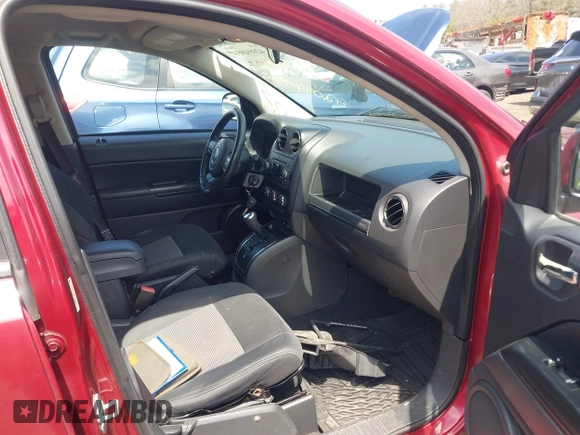 2011 Jeep Compass Latitude with VIN 1J4NT1FB8BD170401, listed as a IAAI auction lot 42094953 with 122,617 mi miles. Bid and sale history available at carsss.com. Image 5.