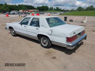 1986 Mercury Grand Marquis z VIN 2MEBP95F2GX642882, wystawiony jako IAAI lot #42227433 z przebiegiem 57 041 mil mil oraz . Historia ofert i sprzedaży dostępna na DreamBid. Obrazek 6.