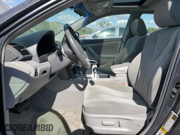 2008 Toyota Camry LE z VIN 4T4BE46K88R013921, wystawiony jako Copart lot #72229094 z przebiegiem 120 851 mil mil oraz Szkoda całkowita • Salvage title. Historia ofert i sprzedaży dostępna na DreamBid. Obrazek 7.