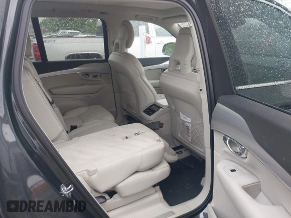 2016 Volvo XC90 T6 Momentum with VIN YV4A22PK7G1074115, listed as a IAAI auction lot 42083321 with 150,135 mi miles. Bid and sale history available at carsss.com. Image 8.