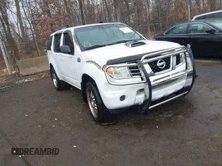 2005 Nissan Pathfinder SE with VIN 5N1AR18U15C734896, listed as a IAAI auction lot 41038342 with 188,910 mi miles. Bid and sale history available at carsss.com. Image 1.