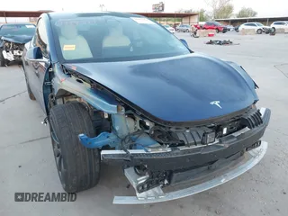 2020 Tesla Model 3 Performance z VIN 5YJ3E1EC7LF641918, wystawiony jako IAAI lot #41984261 z przebiegiem 50 202 mil mil oraz . Historia ofert i sprzedaży dostępna na DreamBid. Obrazek 21.