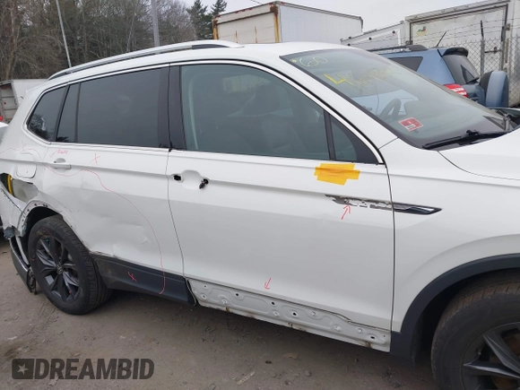 2022 Volkswagen Tiguan SE z VIN 3VV2B7AX9NM029204, wystawiony jako IAAI lot #41248800 z przebiegiem 24 450 mil mil oraz . Historia ofert i sprzedaży dostępna na DreamBid. Obrazek 14.