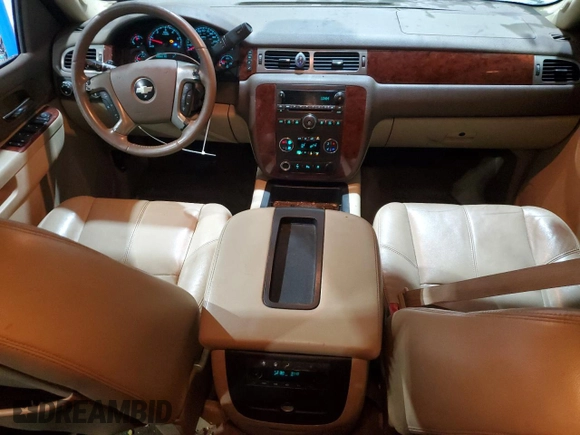 2010 Chevrolet Tahoe LT z VIN 1GNUKBE03AR186637, wystawiony jako Copart lot #44437825 z przebiegiem 223 361 mil mil oraz Szkoda całkowita • Salvage title. Historia ofert i sprzedaży dostępna na DreamBid. Obrazek 8.