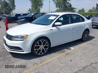 2015 Volkswagen Jetta SE with VIN 3VWD17AJ7FM356897, listed as a IAAI auction lot 42431731 with 121,184 mi miles and . Bid and sale history available at DreamBid. Image 20.