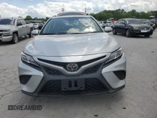2020 Toyota Camry SE z VIN 4T1G11AK3LU863112, wystawiony jako Copart lot #54119205 z przebiegiem 44 270 mil mil oraz Szkoda całkowita • Salvage title. Historia ofert i sprzedaży dostępna na DreamBid. Obrazek 5.