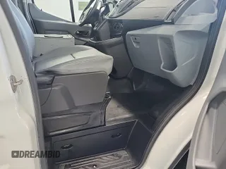2019 Ford Transit z VIN 1FTYE1YM8KKB40189, wystawiony jako IAAI lot #42763040 z przebiegiem 193 036 mil mil oraz . Historia ofert i sprzedaży dostępna na DreamBid. Obrazek 32.