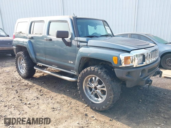 2007 Hummer H3 SUV z VIN 5GTDN13E578185716, wystawiony jako IAAI lot #42398547 z przebiegiem 137 163 mil mil oraz . Historia ofert i sprzedaży dostępna na DreamBid. Obrazek 1.