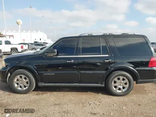 2005 Lincoln Navigator Luxury with VIN 5LMFU27515LJ18083, listed as a IAAI auction lot 41035901 with 172,467 mi miles. Bid and sale history available at carsss.com. Image 14.