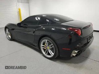 2010 Ferrari California z VIN ZFF65LJA9A0172003, wystawiony jako Copart lot #55601145 z przebiegiem 11 247 mil mil oraz Tytuł czysty. Historia ofert i sprzedaży dostępna na DreamBid. Obrazek 2.
