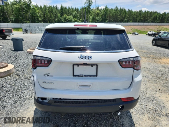 2025 Jeep Compass Sport z VIN 3C4NJDAN5ST505851, wystawiony jako Copart lot #60105775 z przebiegiem 4 062 mil mil oraz Szkoda całkowita • Salvage title. Historia ofert i sprzedaży dostępna na DreamBid. Obrazek 6.