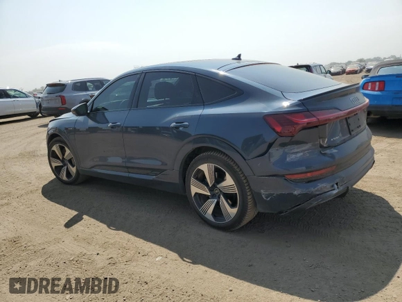 2021 Audi e-tron Sportback Prestige z VIN WA13ABGE6MB007966, wystawiony jako Copart lot #64278064 z przebiegiem 26 989 mil mil oraz Szkody całkowita. Historia ofert i sprzedaży dostępna na DreamBid. Obrazek 2.