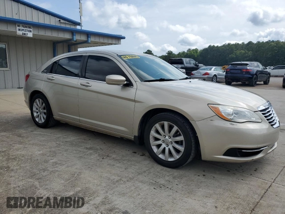 2014 Chrysler 200 Touring z VIN 1C3CCBBB6EN197723, wystawiony jako Copart lot #59495985 z przebiegiem 110 107 mil mil oraz Czysty tytuł • Clean title. Historia ofert i sprzedaży dostępna na DreamBid. Obrazek 4.