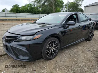 2022 Toyota Camry SE z VIN 4T1G11AKXNU711363, wystawiony jako Copart lot #57094955 z przebiegiem 54 980 mil mil oraz Szkoda całkowita • Salvage title. Historia ofert i sprzedaży dostępna na DreamBid. Obrazek 1.