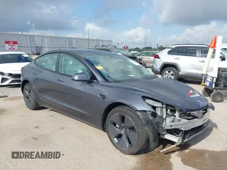2023 Tesla Model 3 z VIN 5YJ3E1EA7PF567906, wystawiony jako IAAI lot #42280993 z przebiegiem 41 452 mil mil oraz . Historia ofert i sprzedaży dostępna na DreamBid. Obrazek 1.