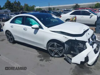 2022 Mercedes-Benz A 220 z VIN W1K3G4FB5NJ366066, wystawiony jako IAAI lot #42131516 z przebiegiem Nie podano mil oraz . Historia ofert i sprzedaży dostępna na DreamBid. Obrazek 1.