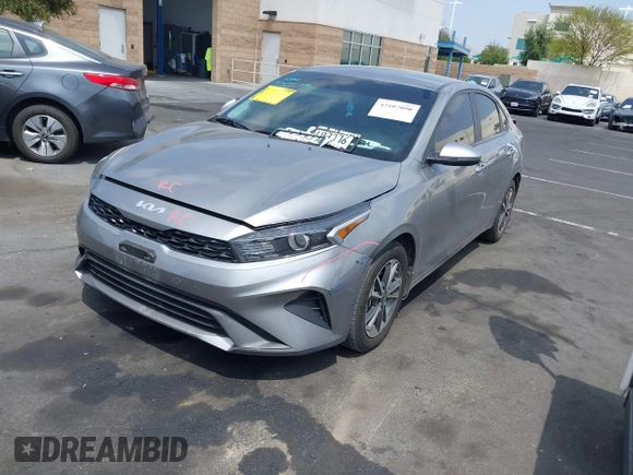 2024 Kia Forte LXS z VIN 3KPF24AD1RE748029, wystawiony jako IAAI lot #42107090 z przebiegiem 27 832 mil mil oraz . Historia ofert i sprzedaży dostępna na DreamBid. Obrazek 18.