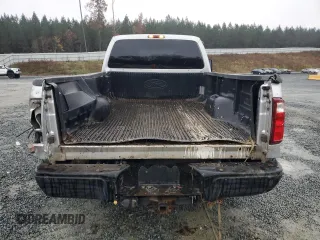 2011 Ford F-250 XL z VIN 1FT7X2A69BEB26338, wystawiony jako Copart lot #72724884 z przebiegiem 351 393 mil mil oraz Szkoda całkowita • Salvage title. Historia ofert i sprzedaży dostępna na DreamBid. Obrazek 6.