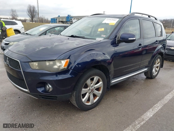 2010 Mitsubishi Outlander XLS with VIN JA4JT4AXXAZ014218, listed as a IAAI auction lot 41443983 with 177,494 mi miles. Bid and sale history available at carsss.com. Image 2.