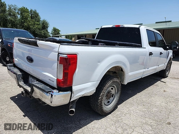 2017 Ford F-250 XL z VIN 1FT7W2A61HEE31327, wystawiony jako IAAI lot #42844723 z przebiegiem 233 412 mil mil oraz . Historia ofert i sprzedaży dostępna na DreamBid. Obrazek 17.
