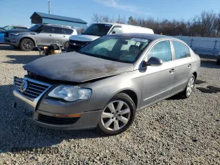 2006 Volkswagen Passat Value Edition z VIN WVWAK73C06P027101, wystawiony jako Copart lot #46810855 z przebiegiem 116 246 mil mil oraz Szkoda całkowita • Salvage title. Historia ofert i sprzedaży dostępna na DreamBid. Obrazek 1.