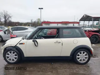 2004 MINI Hardtop with VIN WMWRC33434TJ60941, listed as a IAAI auction lot 39078161 with 143,107 mi miles and . Bid and sale history available at DreamBid. Image 15.