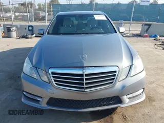 2013 Mercedes-Benz E 350 Luxury z VIN WDDHF5KB0DA745639, wystawiony jako IAAI lot #42407026 z przebiegiem 305 400 mil mil oraz . Historia ofert i sprzedaży dostępna na DreamBid. Obrazek 12.