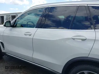 2024 BMW X5 xDrive40i z VIN 5UX23EU05R9S29952, wystawiony jako IAAI lot #42177371 z przebiegiem 26 832 mil mil oraz . Historia ofert i sprzedaży dostępna na DreamBid. Obrazek 14.