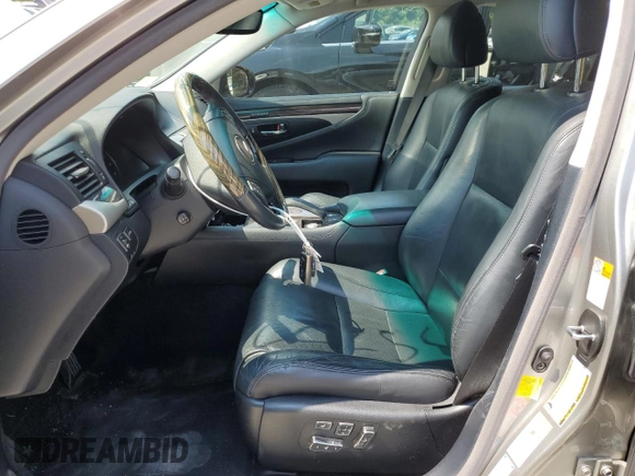 2017 Lexus LS 460 с VIN JTHCL5EFXH5028383, выставлен на аукционе Copart как лот 63322254 с пробегом 83 128 миль миль и Списание • Salvage title. История ставок и продаж доступна на DreamBid. Изображение 7.