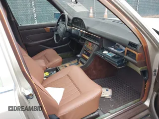 1987 Mercedes-Benz 560 with VIN WDBCA39D5HA357048, listed as a IAAI auction lot 41672343 with 151,635 mi miles and . Bid and sale history available at DreamBid. Image 5.