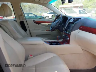2012 Lexus LS 460 L z VIN JTHDL1EF8C5004721, wystawiony jako IAAI lot #42015933 z przebiegiem 155 540 mil mil oraz . Historia ofert i sprzedaży dostępna na DreamBid. Obrazek 5.