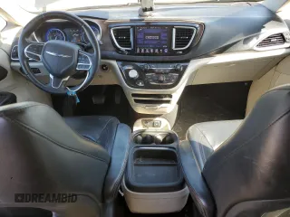 2017 Chrysler Pacifica Touring L z VIN 2C4RC1BG7HR598703, wystawiony jako Copart lot #52898815 z przebiegiem 106 720 mil mil oraz Szkoda całkowita • Salvage title. Historia ofert i sprzedaży dostępna na DreamBid. Obrazek 8.