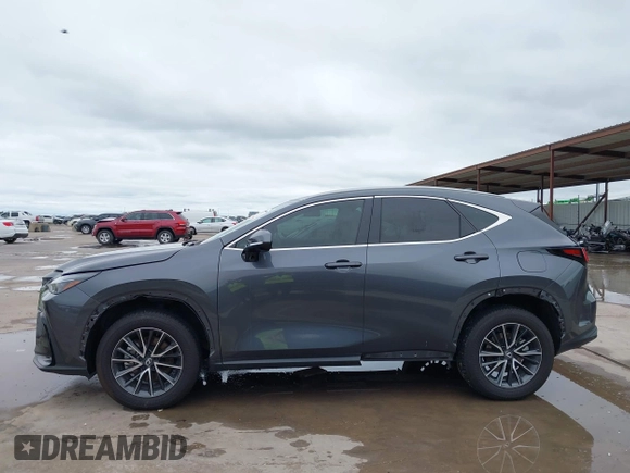 2024 Lexus NX 250 Premium z VIN 2T2GDCAZ7RC015465, wystawiony jako IAAI lot #42171196 z przebiegiem 14 322 mil mil oraz . Historia ofert i sprzedaży dostępna na DreamBid. Obrazek 15.