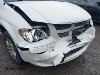2005 Dodge Caravan SE z VIN 1D4GP24R25B364143, wystawiony jako IAAI lot #42296019 z przebiegiem 140 496 mil mil oraz . Historia ofert i sprzedaży dostępna na DreamBid. Obrazek 6.