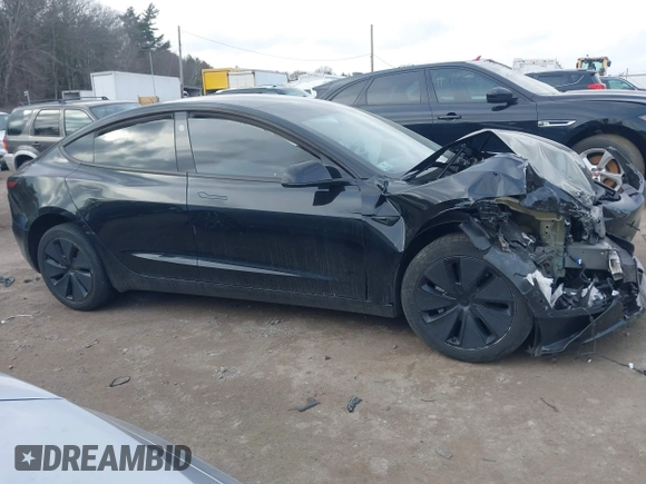 2024 Tesla Model 3 z VIN 5YJ3E1EA8RF755840, wystawiony jako IAAI lot #41677744 z przebiegiem 9 695 mil mil oraz . Historia ofert i sprzedaży dostępna na DreamBid. Obrazek 12.
