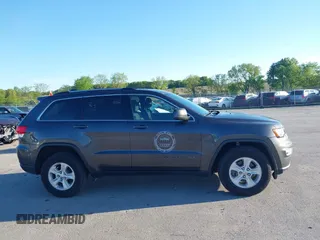 2017 Jeep Grand Cherokee Altitude z VIN 1C4RJFAG7HC890347, wystawiony jako IAAI lot #42315887 z przebiegiem 98 064 mil mil oraz . Historia ofert i sprzedaży dostępna na DreamBid. Obrazek 14.