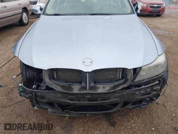 2011 BMW 3 Series 328i xDrive with VIN WBAPK7G53BNN69625, listed as a IAAI auction lot 41996331 with 199,392 mi miles and . Bid and sale history available at carsss.com. Image 6.