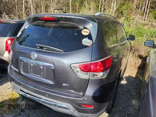 2014 Nissan Pathfinder S with VIN 5N1AR2MN5EC655123, listed as a IAAI auction lot 41897433 with 157,704 mi miles. Bid and sale history available at carsss.com. Image 4.