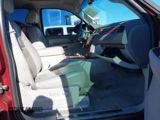 2008 Chevrolet Tahoe LTZ с VIN 1GNFK13008J206177, выставлен на аукционе IAAI как лот 41378878 с пробегом 202 996 миль миль и . История ставок и продаж доступна на DreamBid. Изображение 5.