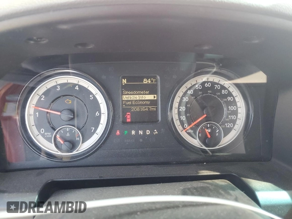 2018 Ram 1500 Tradesman z VIN 3C6JR6DG3JG162617, wystawiony jako Copart lot #59035045 z przebiegiem 208 164 mil mil oraz Czysty tytuł • Clean title. Historia ofert i sprzedaży dostępna na DreamBid. Obrazek 9.