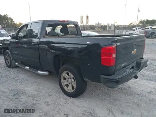 2018 Chevrolet Silverado 1500 LT with VIN 1GCVKREH9JZ115468, listed as a IAAI auction lot 40924644 with 213,059 mi miles. Bid and sale history available at carsss.com. Image 3.