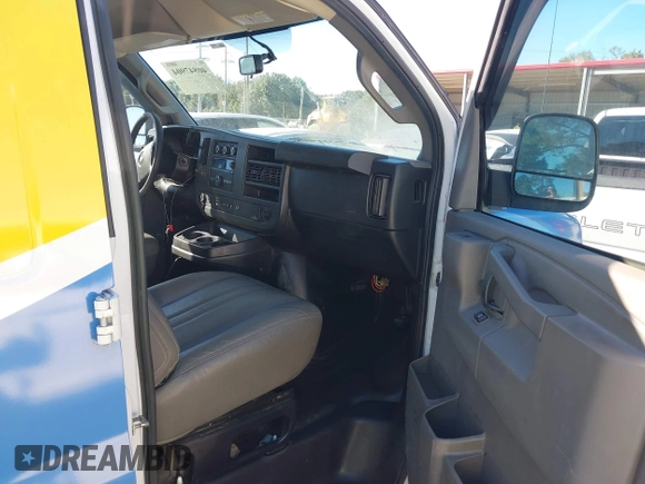 2020 Chevrolet Express Cargo Van with VIN 1GCWGAFP1L1193855, listed as a IAAI auction lot 40847904 with 76,462 mi miles. Bid and sale history available at carsss.com. Image 5.