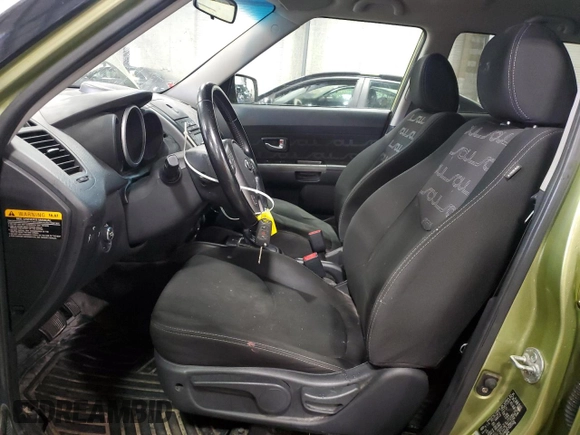 2013 Kia Soul + z VIN KNDJT2A62D7525522, wystawiony jako Copart lot #55583425 z przebiegiem 170 235 mil mil oraz Szkoda całkowita • Salvage title. Historia ofert i sprzedaży dostępna na DreamBid. Obrazek 7.