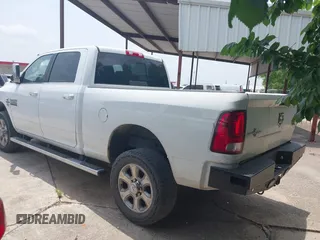 2018 Ram 2500 Big Horn z VIN 3C6UR5DL8JG341532, wystawiony jako IAAI lot #42259456 z przebiegiem 184 762 mil mil oraz . Historia ofert i sprzedaży dostępna na DreamBid. Obrazek 3.