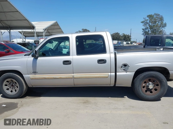 2005 Chevrolet Silverado 1500 LS z VIN 2GCEC13T651144009, wystawiony jako IAAI lot #42256681 z przebiegiem 116 074 mil mil oraz . Historia ofert i sprzedaży dostępna na DreamBid. Obrazek 15.