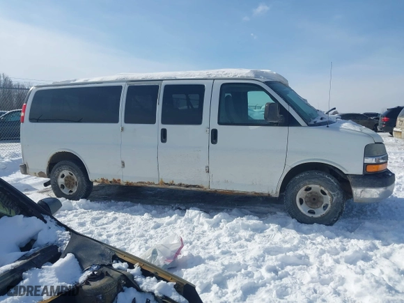 2012 Chevrolet Express Passenger 1LT with VIN 1GAZG1FG0C1150999, listed as a IAAI auction lot 41475070 with 334,911 mi miles. Bid and sale history available at carsss.com. Image 14.