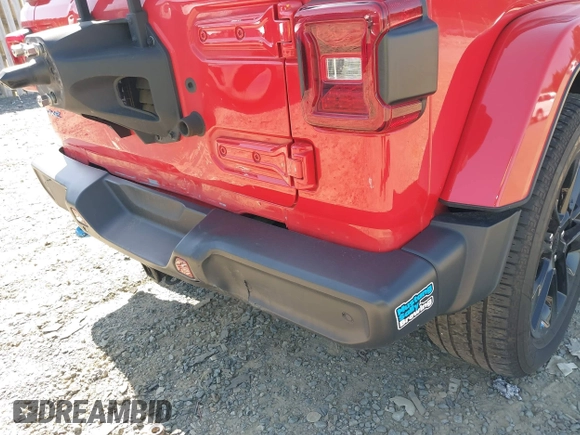 2023 Jeep Wrangler Sahara z VIN 1C4JJXP63PW568190, wystawiony jako IAAI lot #42133650 z przebiegiem 32 347 mil mil oraz . Historia ofert i sprzedaży dostępna na DreamBid. Obrazek 6.