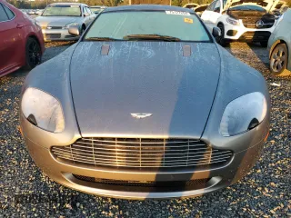 2006 Aston Martin Vantage z VIN SCFBB03B26GC01810, wystawiony jako Copart lot #75127204 z przebiegiem Nie podano mil oraz Nie do naprawy • Non repairable. Historia ofert i sprzedaży dostępna na DreamBid. Obrazek 5.