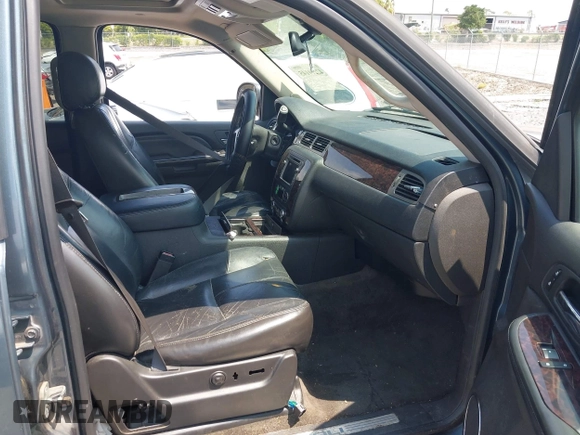 2007 GMC Yukon Denali z VIN 1GKFK63817J261736, wystawiony jako IAAI lot #42219145 z przebiegiem 214 260 mil mil oraz . Historia ofert i sprzedaży dostępna na DreamBid. Obrazek 5.